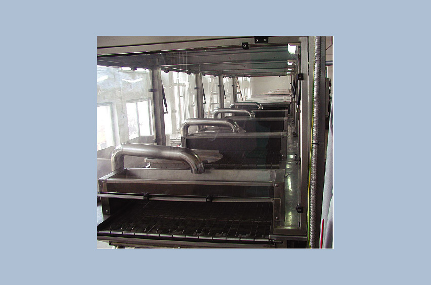 Machines for daubing chocolate products